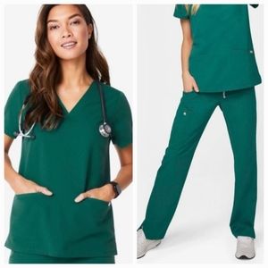 NWT Hunter Green Figs Scrubs Set (M)